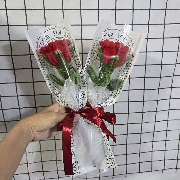 ช่อดอกกุหลาบ handmade ลวดกำมะหยี่🌹(ช่อรับปริญญา,ปัจฉิม) ซองขาว