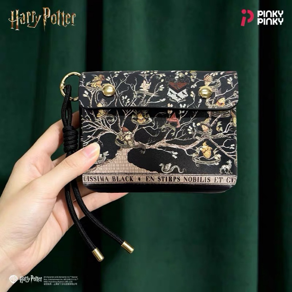 Harry Potter Black Family Tree Coins Wallet (ลิขสิทธิ์แท้) แฮร์รี่พอตเตอร์ แผนผังตระกูลแบล็ค กระเป๋าใส่เหรียญ ของใช้