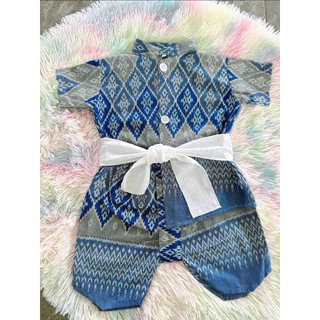 ชุดไทยประยุกต์เด็กผู้ชายโทนสีฟ้าเทา แถมผ้าผูกเอว (ผ้าฝ้าย)+1 ไซส์