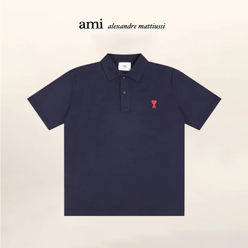 【AMI Paris】 เสื้อโปโลผ้าฝ้าย Ami Paris De Coeur - เสื้อโปโลคอตั้ง ปักลายหัวใจ สีน้ำเงินเข้ม