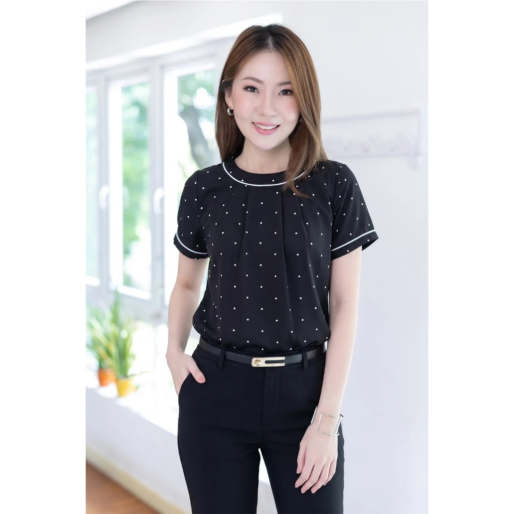 Narinari : MT3417 Folded Front Sophie Blouse เสื้อทำงานผ้าเนียนลื่น