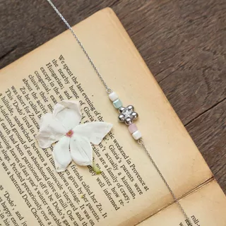 earika.earrings - petal lullaby necklace สร้อยคอดอกไม้ลูกปัด วัสดุสแตนเลส (stainless steel) เหมาะสำหรับคนแพ้ง่าย