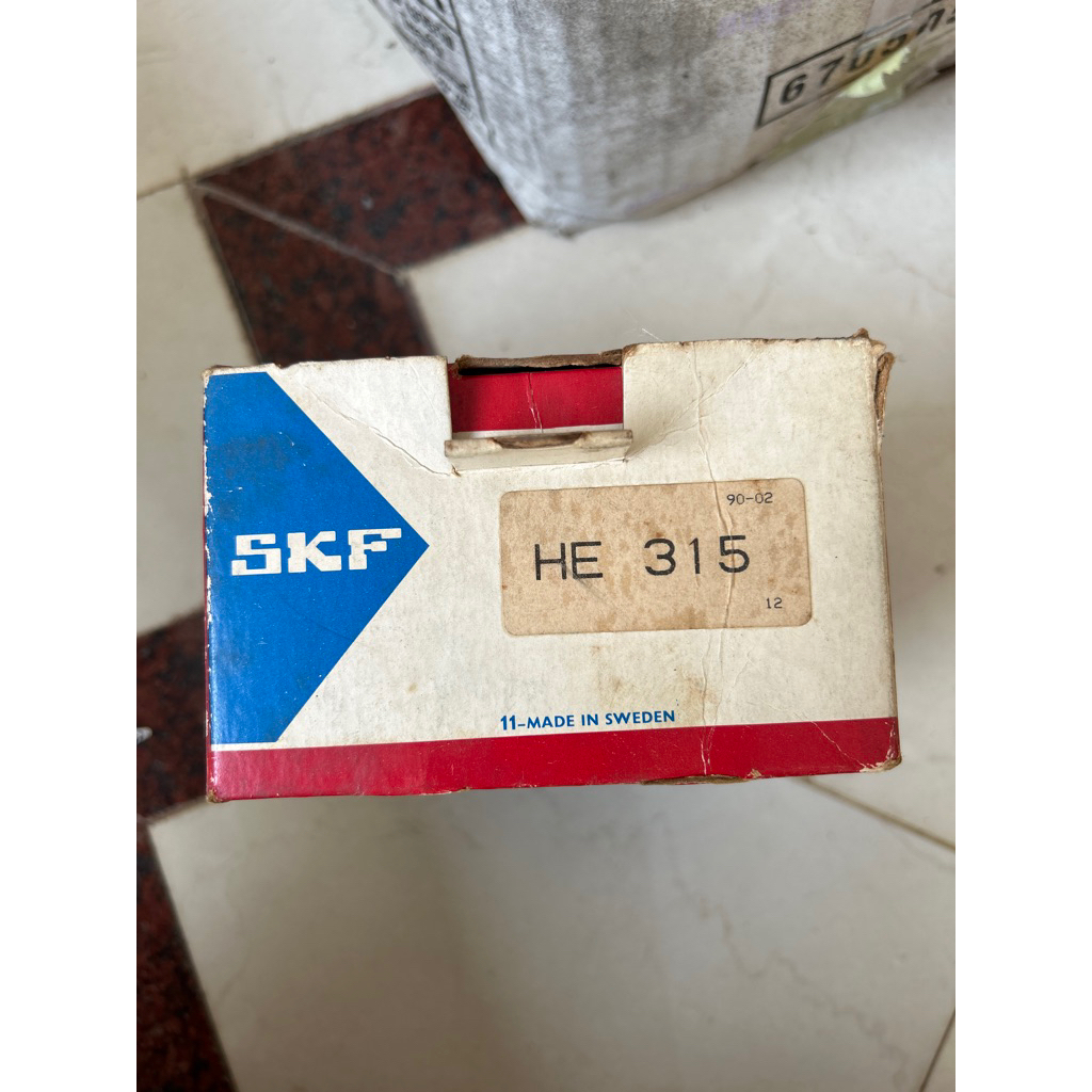 HE 315 SKF สลิฟปลอกรัดเพลา รูเพลา2"1/2นิ้ว สำหรับเพลานิ้ว HE315