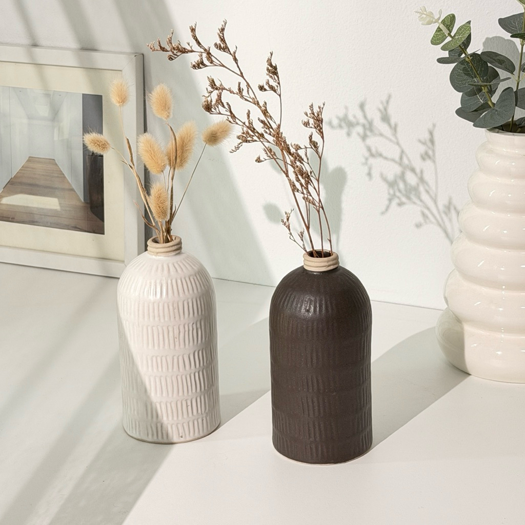 Goodsceramics 🏺Nordic Minimalist Textured Ceramic Vase Off-white เเจกันเซรามิก  รูปทรงขวดคอแคบ เล่นริ้ว ผิวเคลือบ