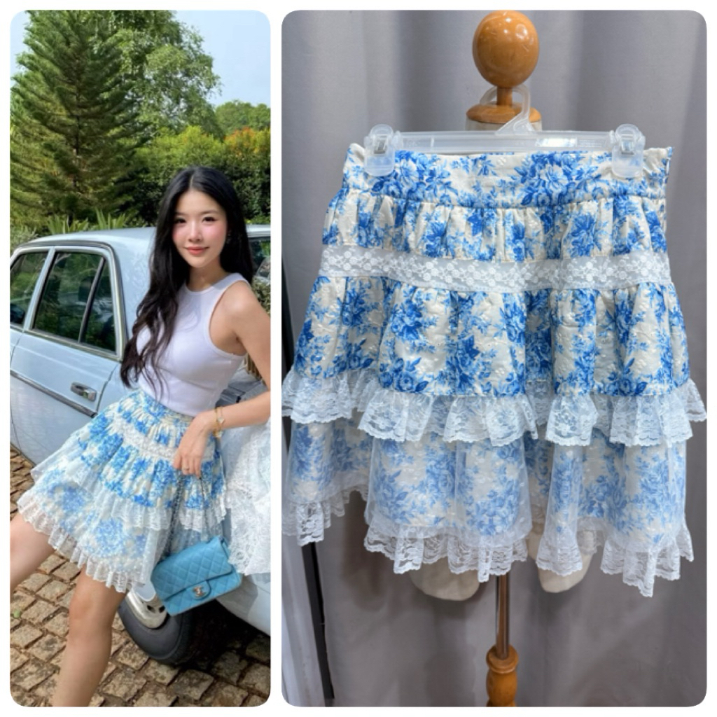 กระโปรงสั้นลูกไม้ลายดอกสีฟ้า Emily skirt เอว28 งานVesper Day