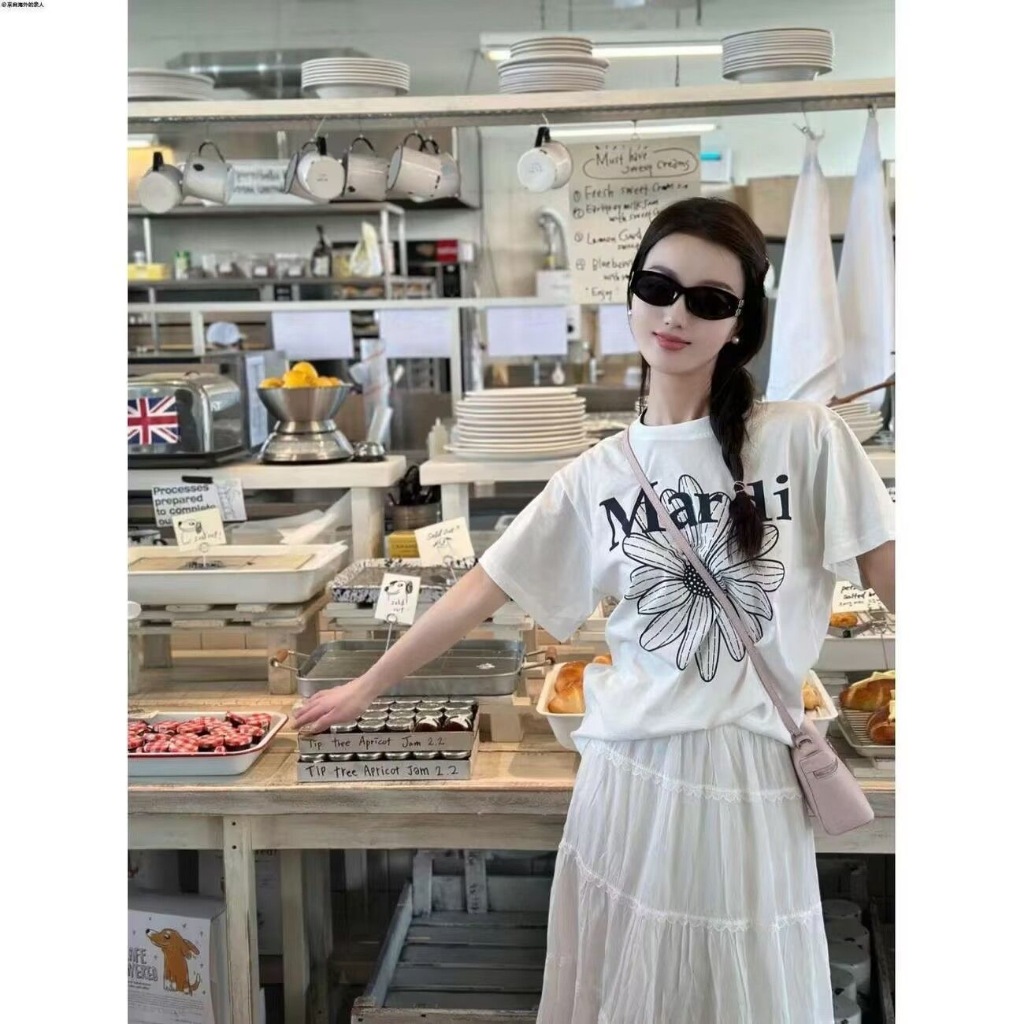 24ชั่วโมงส่งของ สต็อกไทย เสื้อยืดแขนสั้น ผ้าฝ้ายแท้100% ทรงสวย ใส่สบาย แมทช์ได้หลายสไตล์ ดีไซน์เก๋(Mardi)