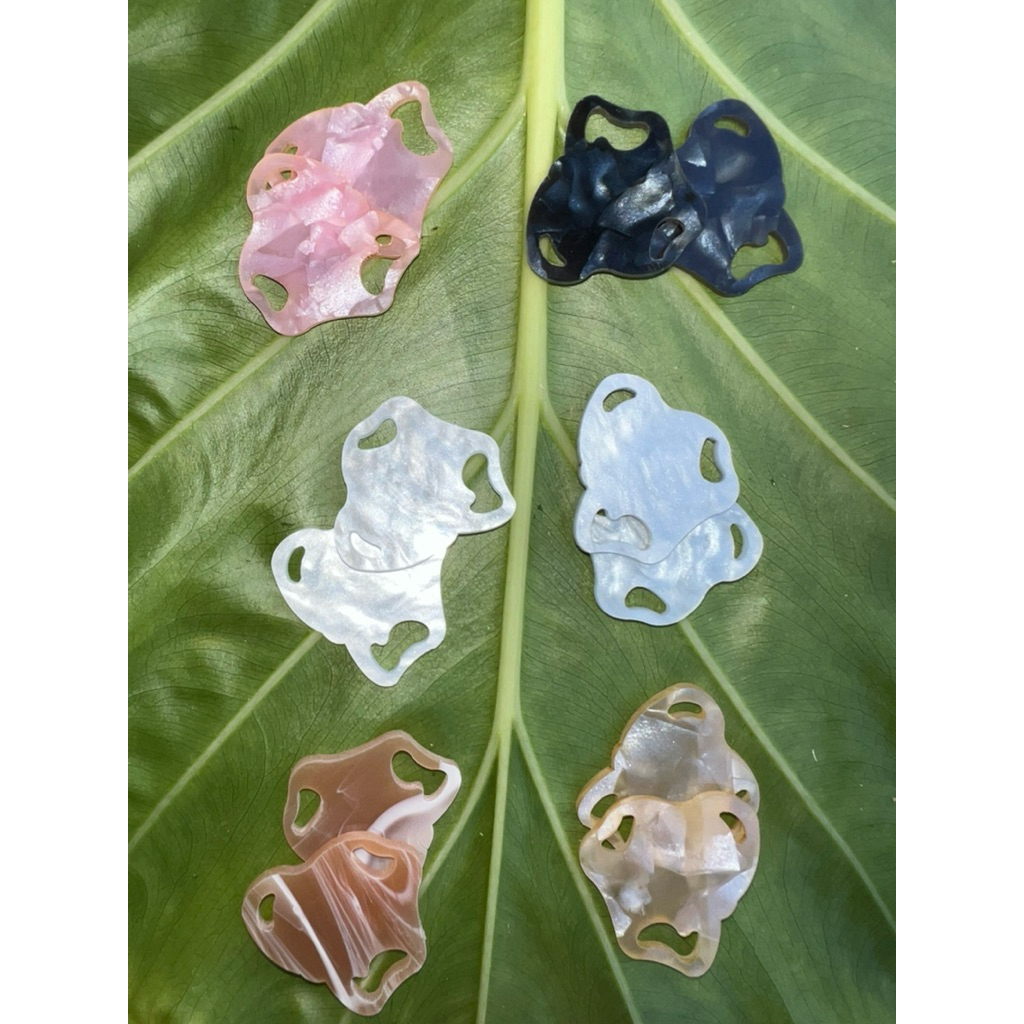 อะไหล่จี้พลาสติก DIY สีอาจจะต่างจากรูปนะคะ ดูเพิ่มเติมทักแชทค่ะ