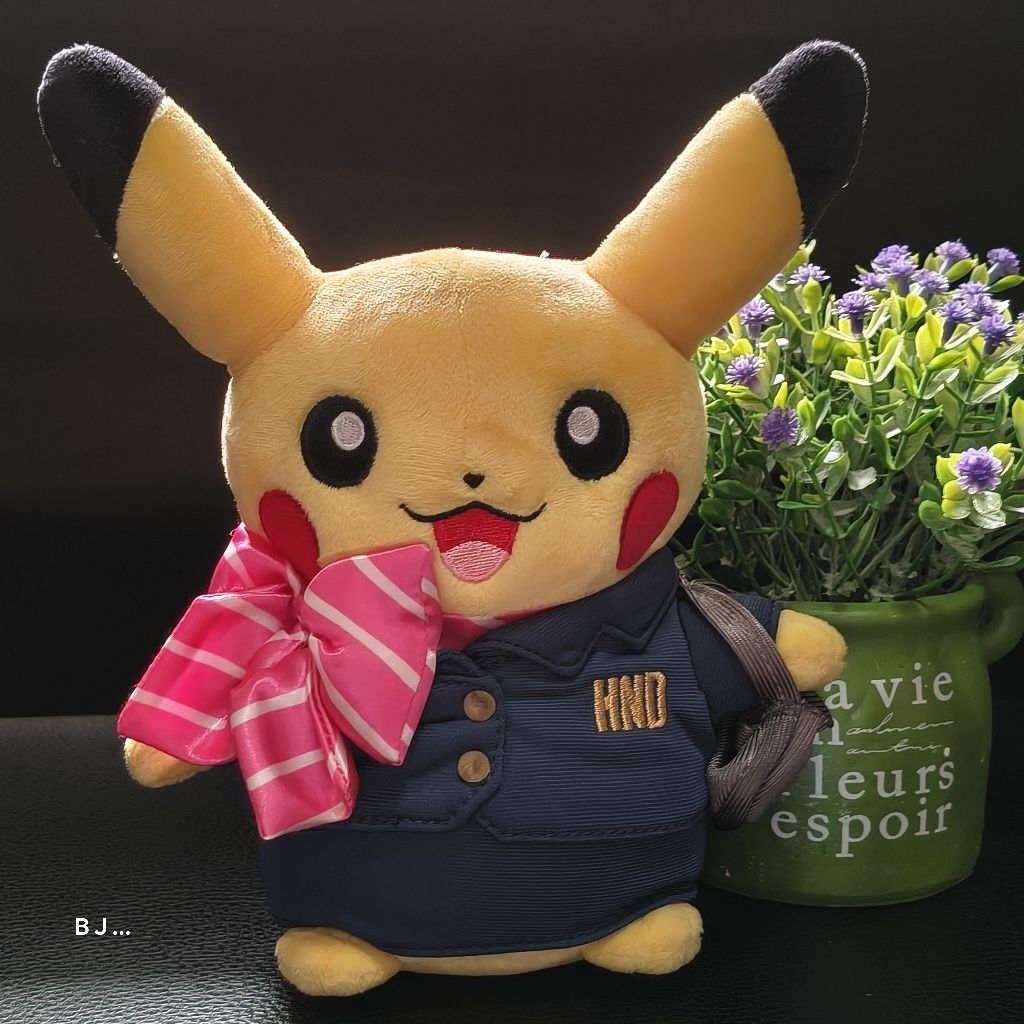 ตุ๊กตา Pokemon Center Flight Attendant Pikachu HND Haneda Airport แท้💯