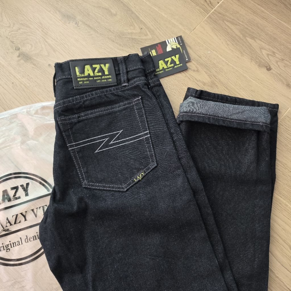 กางเกงยีนส์ Lazy มิดไนท์ 16ออน ขากระบอกเล็ก (แถมป้ายห้อย)