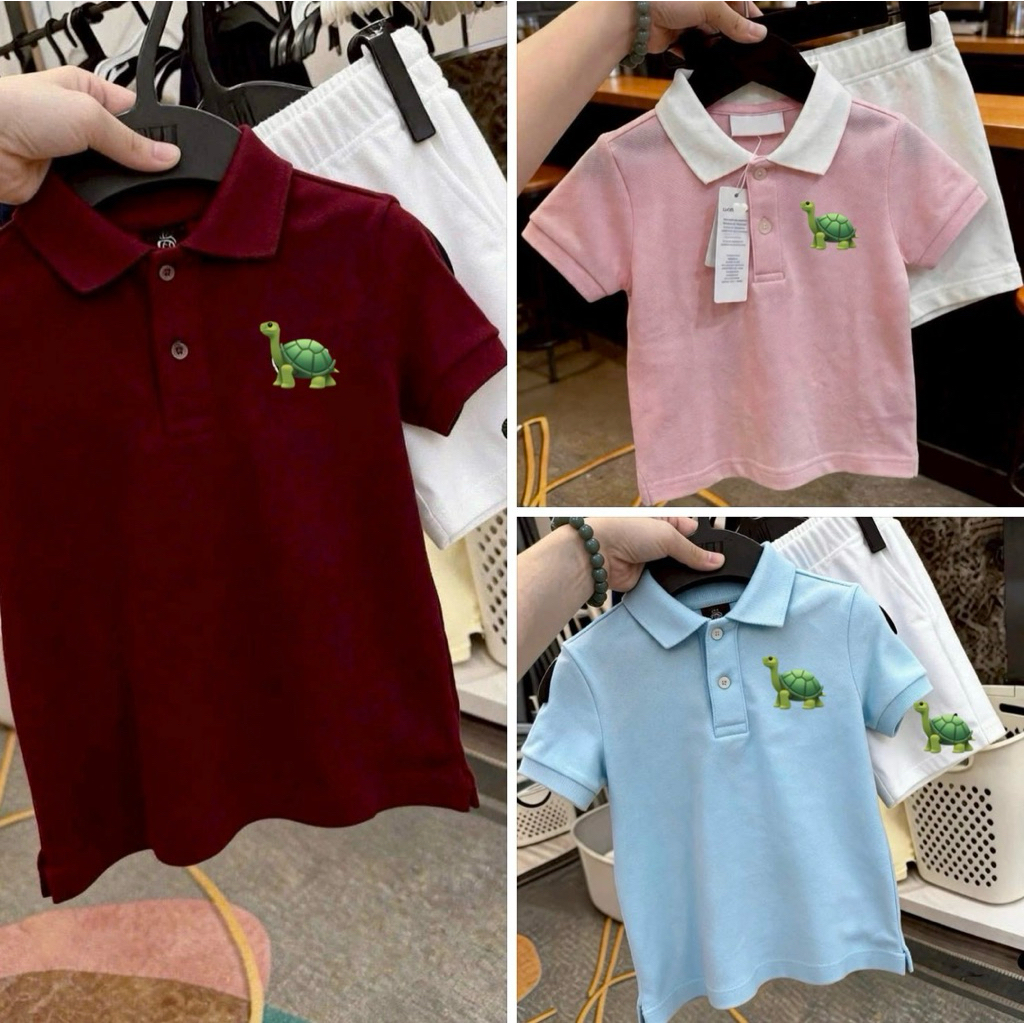 #พร้อมส่ง 𝐇𝐢𝐠𝐡-𝐄𝐧𝐝 𝐊𝐢𝐝𝐬 𝐒𝐞𝐭 หล่อเท่สไตล์คุณหนู! ชุดเซตเสื้อคอปกปักโลโก้จระเข้สุดคลาสสิกมาคู่กับกางเกงขาสั้นสีขาวคลีนๆ