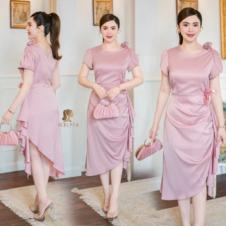 Sukunya 9001 : เดรสเนื้อผ้าเครปซาติน สัมผัสนุ่มลื่น ทิ้งตัวสวย ใส่แล้วดูหรูแบบผู้ดี