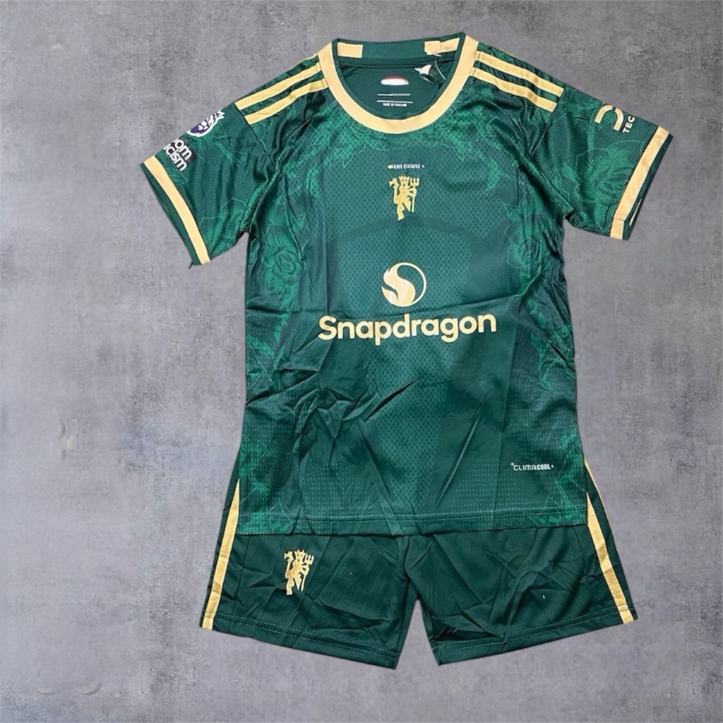 ชุดฟุตบอลเหล็กผู้ชายและผู้หญิงเสื้อแขนสั้นกางเกงขาสั้นมีหลายสีหลายไซส์