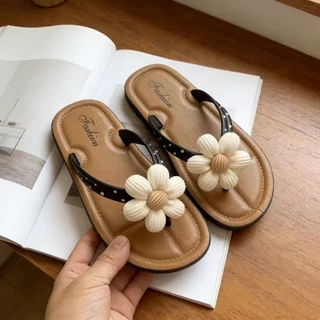 พร้อมส่งจากไทย 【5566】รองเท้าแตะหูคีบลายจุด แต่งดอกเดซี่น่ารัก ซัมเมอร์พื้นบางtobo