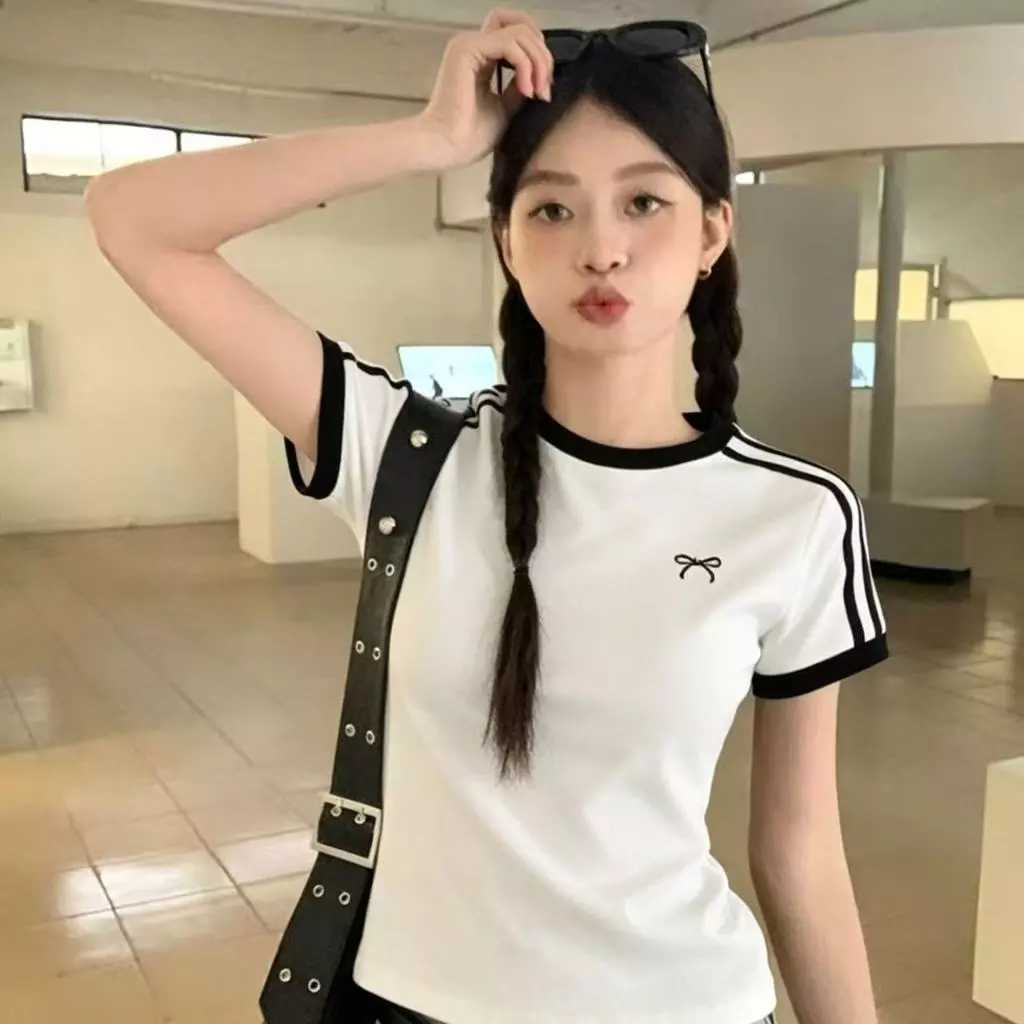 เสื้อยืดแขนสั้นลายทางต่อชิ้น สไตล์อเมริกัน ตัวสั้นทรงกระชับ ซ่อนหุ่นดูผอม สไตล์สาวเปรี้ยว ฤดูร้อนผู้หญิง
