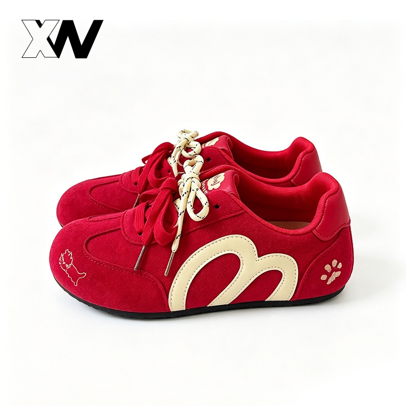 XWbrandรองเท้าเดอทรีนดีไซน์พิเศษรุ่นใหม่ฤดูร้อนพื้นหนาสปอร์ตประจำวัน ปักลายแมวน่ารัก แพลตฟอร์มสไตล์หวานแมตช์ง่ายทุกลุคส์