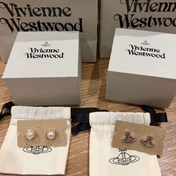 (ส่งด่วน) พร้อมส่ง Vivienne Westwood ต่างหูรุ่น Marinetta สีเงิน และ Olga ออกช๊อปไทย มีกล่อง และถุงกระดาษ