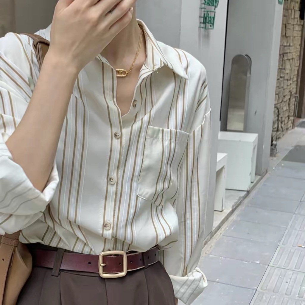 ❤easy❤เสื้อเชิ้ตลายทางแนวตั้งสีครีมกาแฟ ปกคอ ทรงโอเวอร์แขนยาว สไตล์ออฟฟิศ