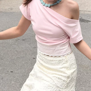 Sistersfabric - Sherbet Off-shoulder baby tee เสื้อปาดไหล่เอวจั้มดีเทลลูกไม้ที่ชาย ผ้ายืดยุ่นไม่บาง