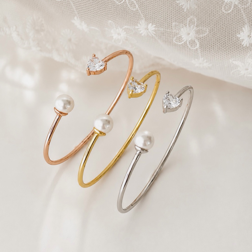 Socrush.bkk | LOVE PEARL cuff bracelet  | SB-094 | กำไลข้อมือ หัวใจ เพชร มุก