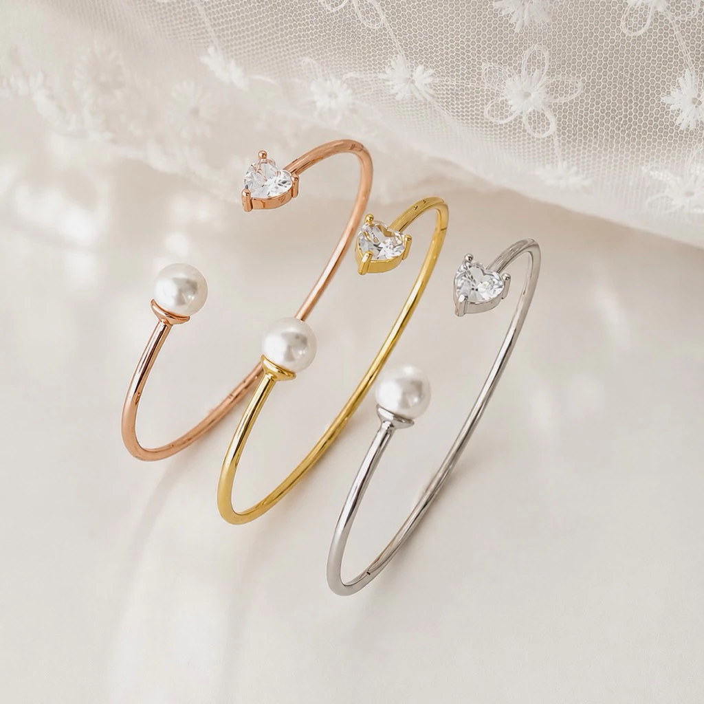 Socrush.bkk | LOVE PEARL cuff bracelet | SB-094 | กำไลข้อมือ หัวใจ เพชร มุก