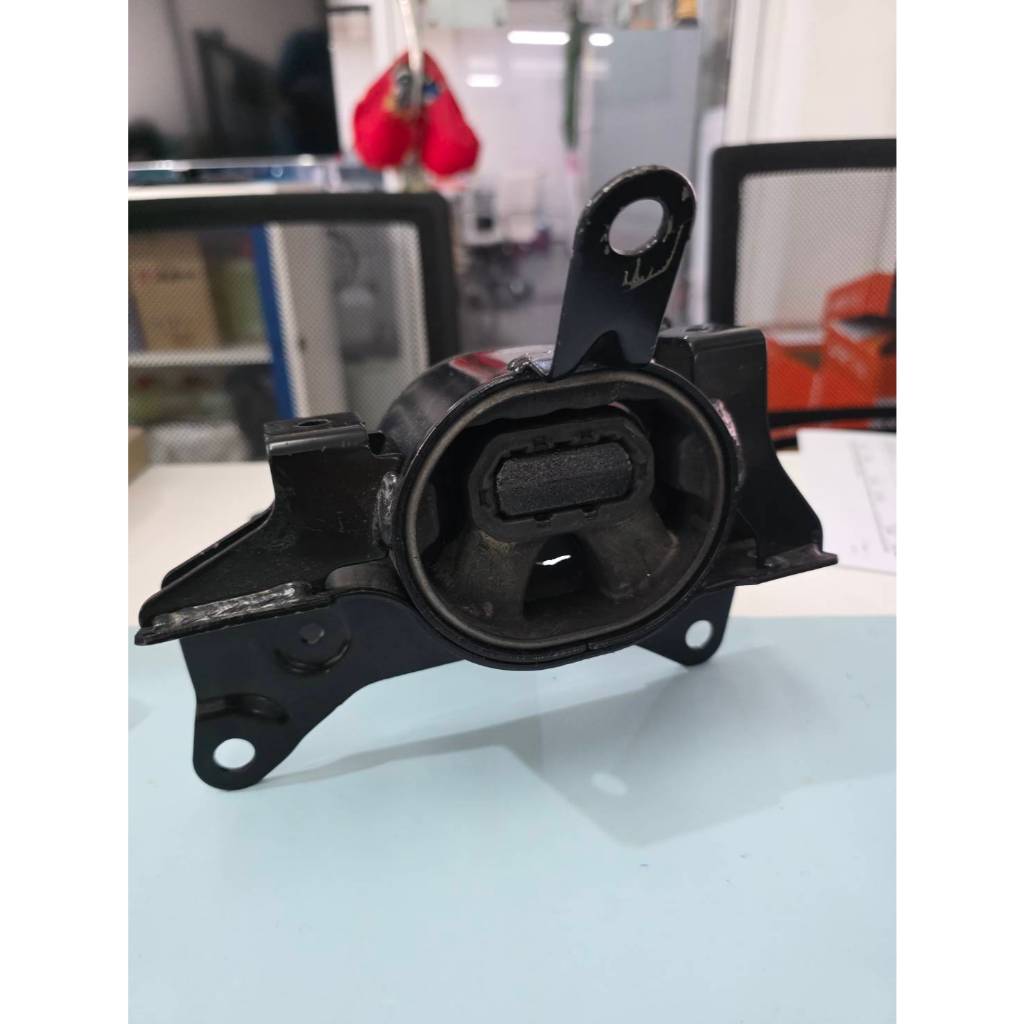 ยางแท่นเครื่อง Swift 2018-2026 MT เกียร์ธรรมดา ตัวซ้าย LH ตัวนอก GENUINE SUZUKI ENGINE MOUNT (LH) Fi