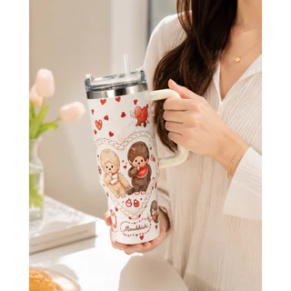 💖✨แก้วเก็บความเย็น Monchhichi 40oz🐻 แก้วสแตนเลส 304 มีหูหิ้วพร้อมหลอด แก้วเก็บอุณหภูมิ ลายม่อนชิชิสุดน่ารัก พกพาสะดวก🥤✨
