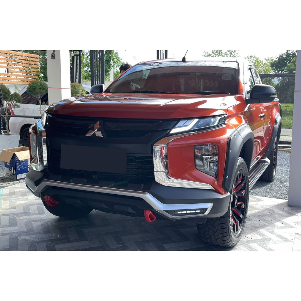 ชุดแต่งรถยนต์ สเกิร์ตหน้า Triton 2019-2021 หูลากแดง (มีไฟ LED) อุปกรณ์ติดตั้งงานครบเซต