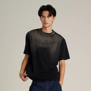 Mc JEANS (แม็คยีนส์) เสื้อยืดผู้ชาย เสื้อยืดแขนสั้น ทรงรีแลกซ์ Relax Fit T-Shirt สีดำ MTTZC03