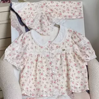 SISSY : ELODIE (XS-XXL) เสื้อคอบัวแขนตุ๊กตา กระดุมดอกไม้ แต่งขอบลูกไม้และแถบลูกไม้ช่วงอก