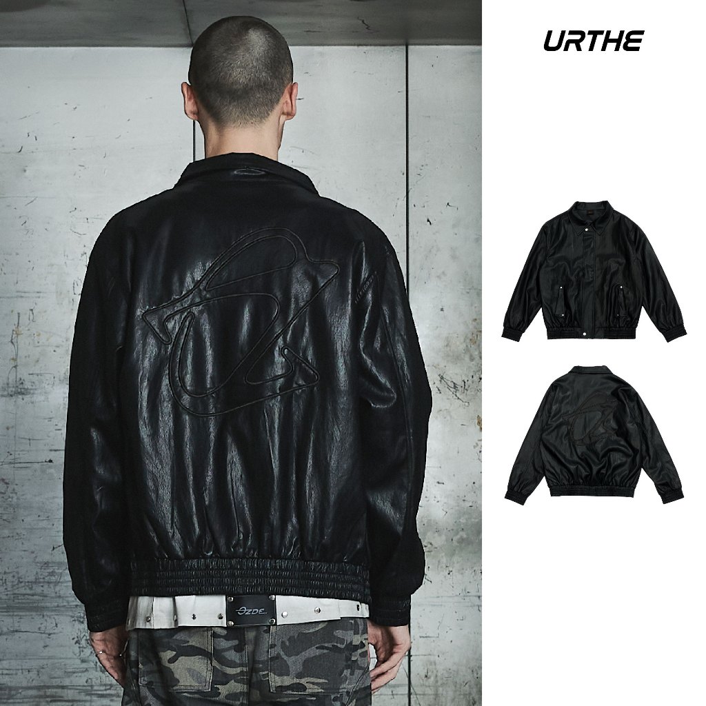URTHE - เสื้อแจ็คเก็ต หนังเทียม Oversize รุ่น FAUX LEATHER JACKET WITH LOGO - Col. OZDE UNTITLED