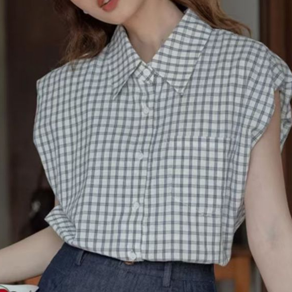 crush เสื้อเชิ้ตไร้แขนลายตารางเทาขาว ปกคอสูท ขอบแขนริ้วผ้า มีกระเป๋าหน้า ผ้าฝ้ายสไตล์วินเทจฤดูร้อน