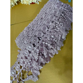 ลูกไม้ห้อยระย้าสีขาว กว้าง 4 นิ้ว/ยาวมัดละ15หลา/ราคา 250บาท