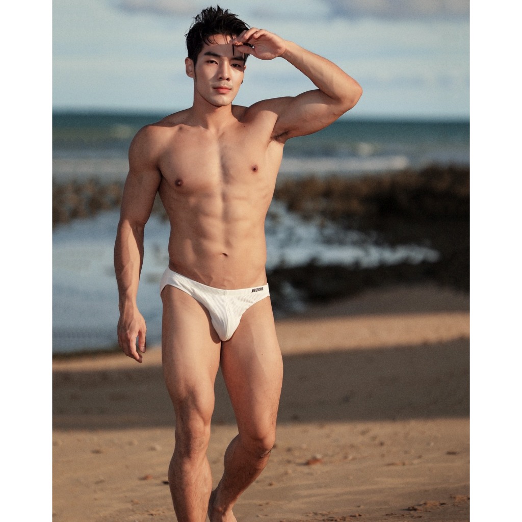 SU33 กางเกงชั้นในทรง Bikini Brief ดีไซน์เรียบ เท่ พร้อมเนื้อผ้าร่องแนวตั้ง ให้สัมผัสนุ่ม ผลิตจากผ้า Premium Vertical Rib