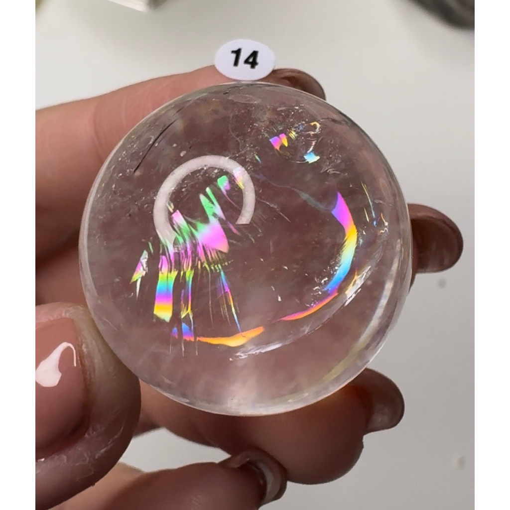 Rainbow Clear Quartz Sphere(เคลียร์ควอตซ์เหลือบรุ้ง)หินแห่งความสุข การรักษาเยียวยา และการเปลี่ยนผ่าน(ได้ชิ้นในโพส)9