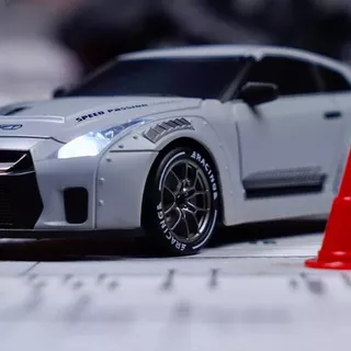 1/24 4WD RC Drift GTR รถกีฬารถ Full Scale รีโมทคอนโทรล Air Force สีเทา 911 Dodge Hellcat ความเร็วสูงรถแข่งรุ่นของเล่น