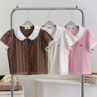 SISSY : Polkadot เสื้อคอบัวแต่งขอบลูกไม้ (XS-XXL) ผูกโบว์ได้ กระดุมหน้าใช้งานได้จริง