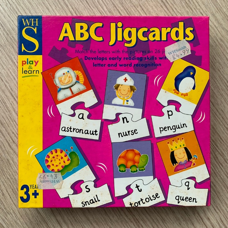 HPC กล่องคำศัพท์ WHSmith ABC Jigcards เกมปริศนาจับคู่ตัวอักษรภาษาอังกฤษ ปี 1991 (มือสอง) ภาษาอังกฤษ