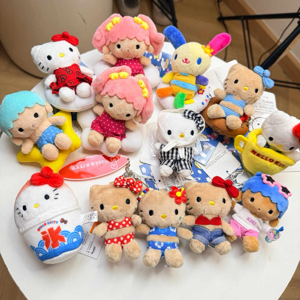 ⭐️ใช้โค้ดลด2รอบ🌟LOWRY FAM พวงกุญแจคิตตี้ คอลแลป แท้จากญี่ปุ่น🇯🇵 (พร้อมส่ง)💗