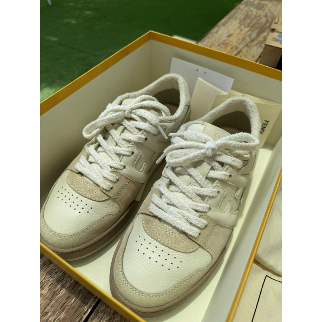 รองเท้า FENDI Roma Sneakers ของแท้ 100% Size 9 สภาพดีมาก พร้อมกล่องและถุงผ้า