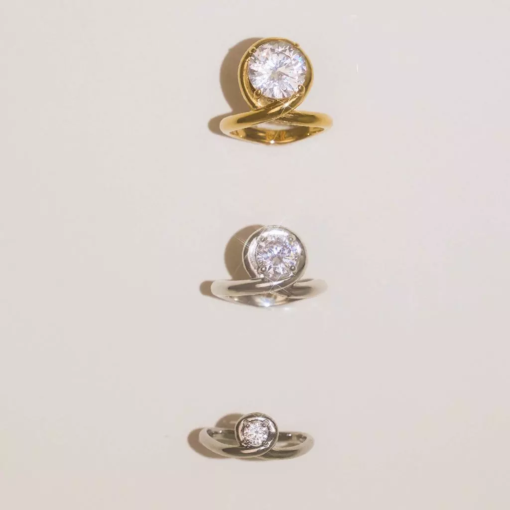 Valichain - Petite Gem Round Ring