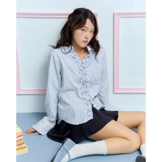 Panchitar Ruffle Shirt – เสื้อเชิ้ตแขนยาวสีขาวลายทางสีฟ้า ที่เพิ่มความไม่ธรรมดาด้วยระบายกลางอกและดีเทลซ่อนกระดุม