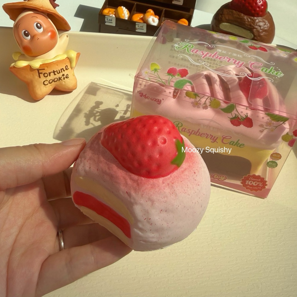 ❤️ใช้โค๊ดลด❤️ พร้อมส่ง 🇹🇭 สกุชชี่ Squishy เค้กสตรอว์เบอร์รี Moozy แท้ 💯
