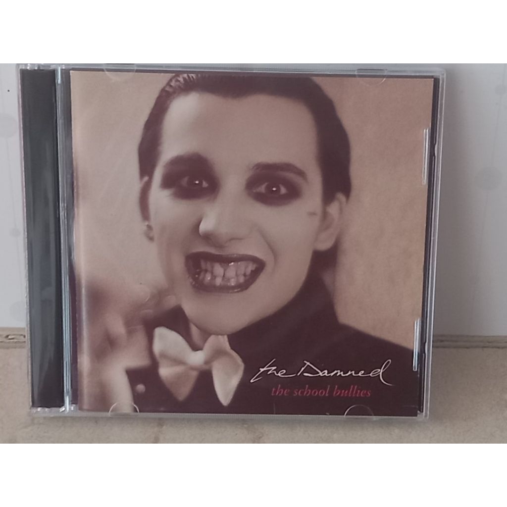 1 cd music International - The Damned / School Bullies rare live cd Punk Rock music Excellent Condit