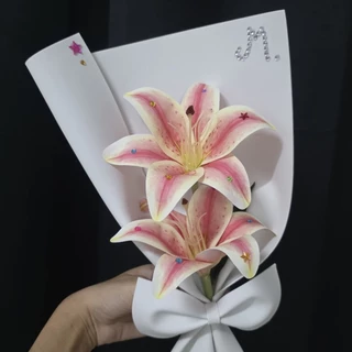 ช่อดอกไม้ ดอกลิลลี่ติดเพชร (2 ดอก) ของขวัญ วันพิเศษ รับปริญญา