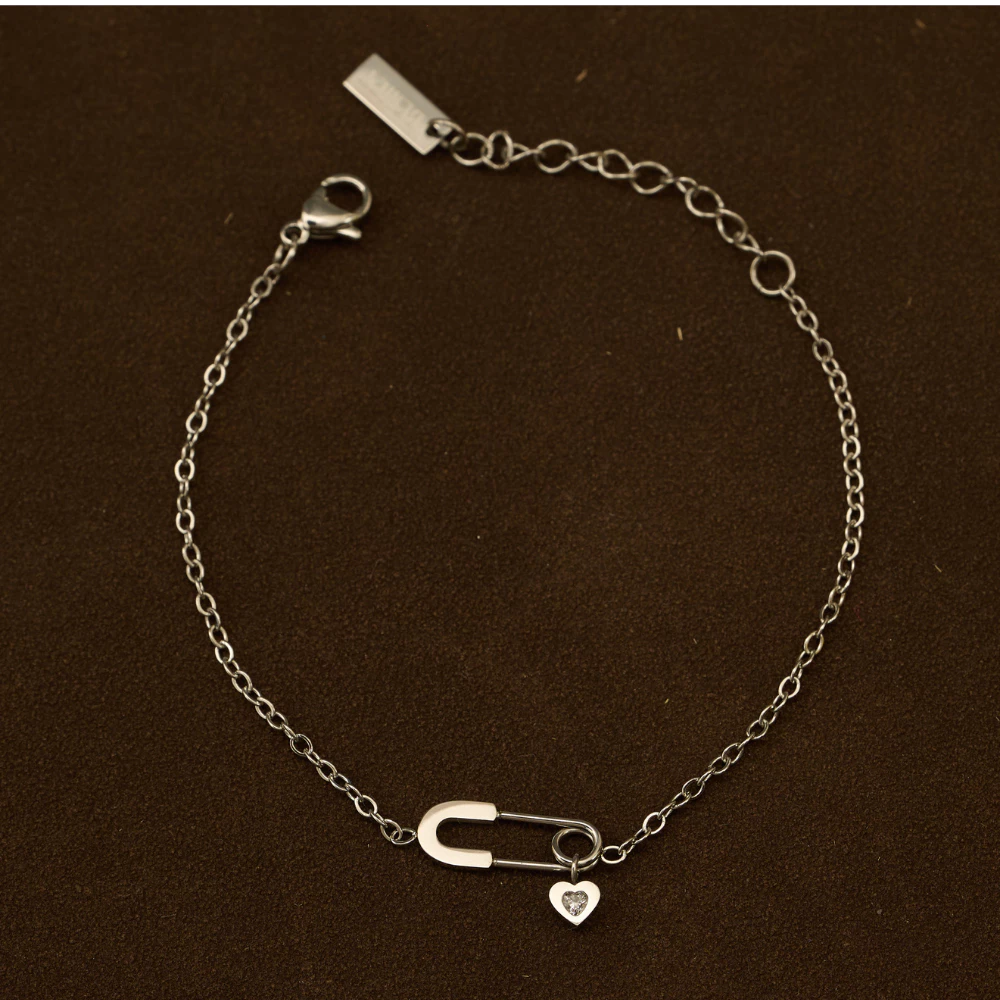 Bemet safety heart bracelet กำไลสแตนเลส