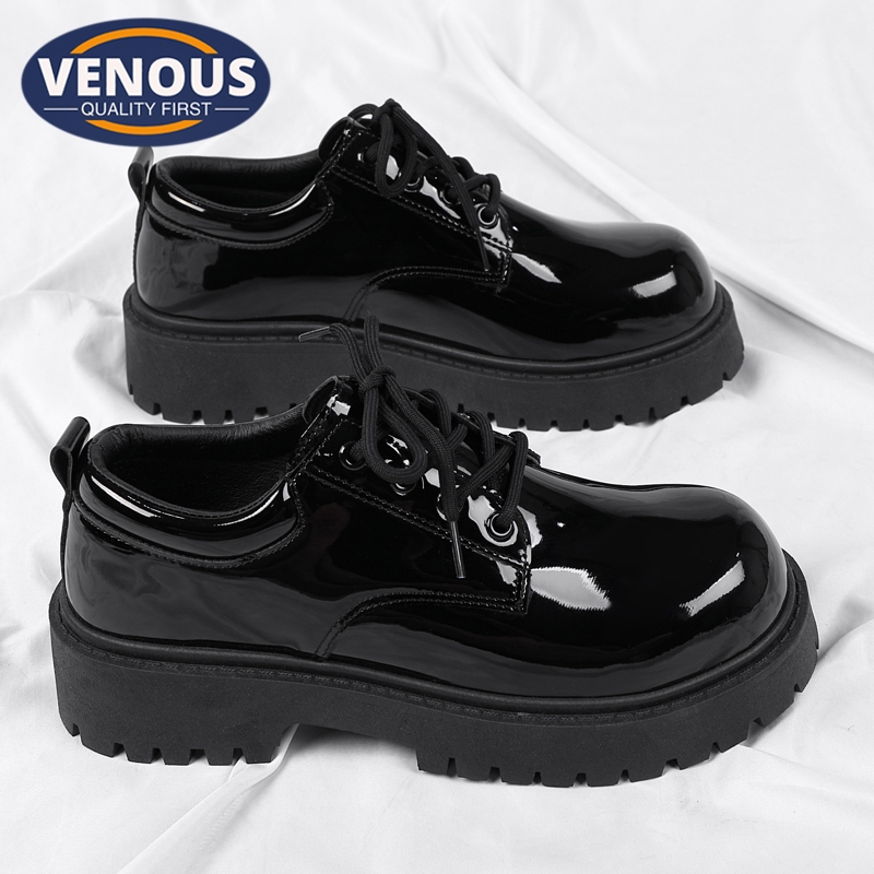 【Venous】2026 รองเท้าหนังสีดำสดใสสำหรับผู้ชาย แฟชั่นรองเท้าหนังสีดำ รองเท้าหนังคุณภาพสูง รองเท้าหนังหนา