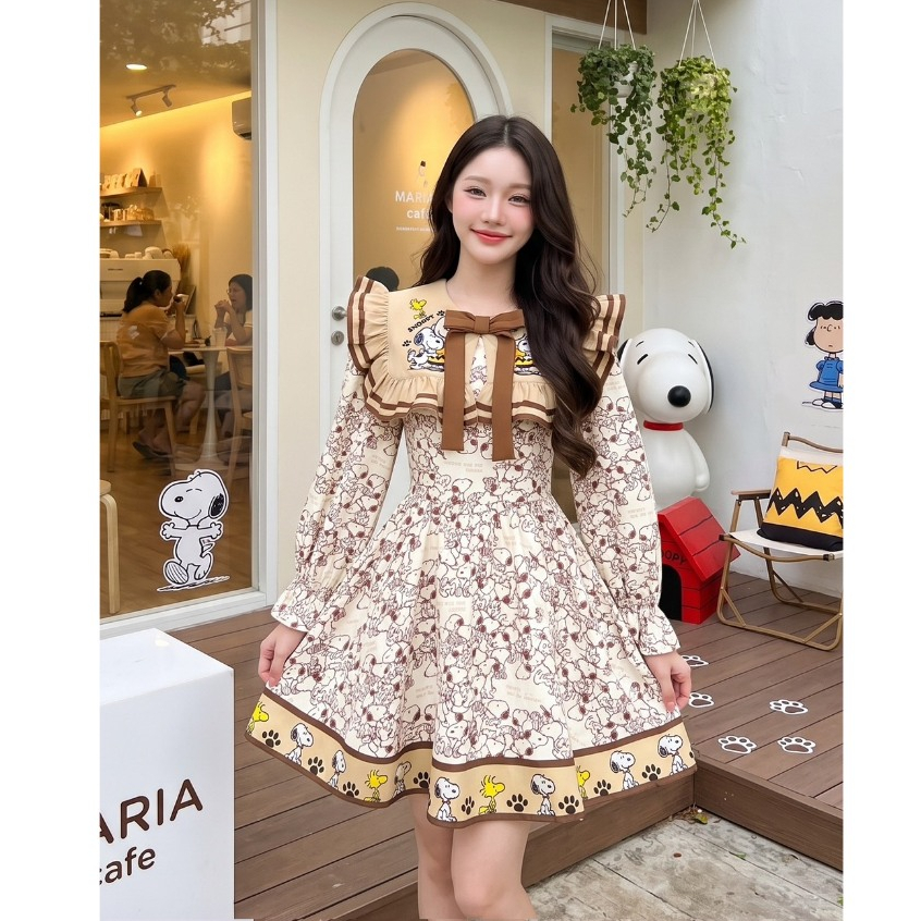 (มี3XL) Maria Diamond สีครีม Snoopy Creamy Dress เดรสแขนยาวผ้าเปเป้พิมพ์ลาย ปกงานปัก ปลายแขนสม็อค ซิปหลัง มีซับใน