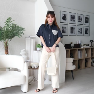 Lawyer Store| [9271005] เสื้อคอปก แขนสั้น กระดุมซ่อน กระเป๋าหัวใจ เสื้อผู้หญิง เสื้อแขนสั้น แต่งปักดอกไม้ มี 2 สี