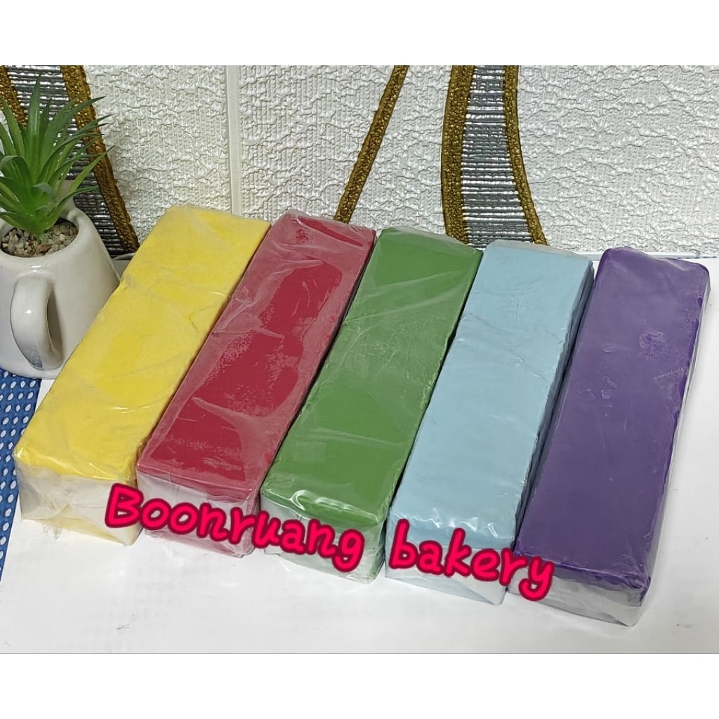 ช็อกโกแลตโค๊ตติ้ง (ช่อบัว) สีแดง,สีฟ้าและสีเหลืองตัดแบ่ง 200 กรัม เครือบหน้าโดนัทแครกเกอร์มาชเมโล่