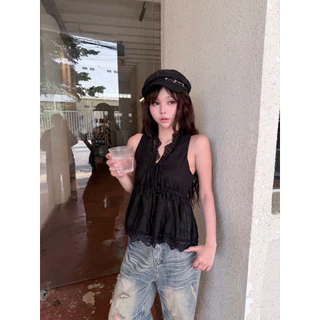 Levenn.bkk • Sunny Top เสื้อคอวีแขนเว้า แต่งลูกไม้ สวยเรียบหรู น่ารัก กระชับพอดี ผู้หญิง Clothing